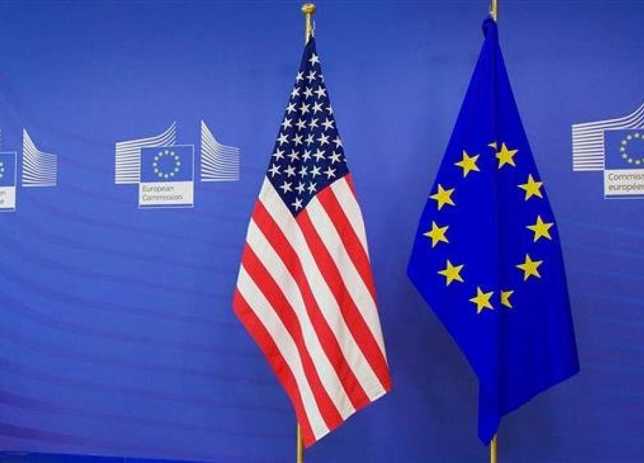 A file photo of the European Union (R) and the United States’ flags at the European Commissions’ headquarters in Brussels