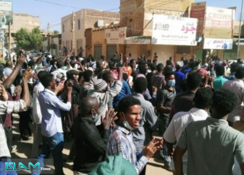 كر وفر بين شرطة السودان والمتظاهرين
