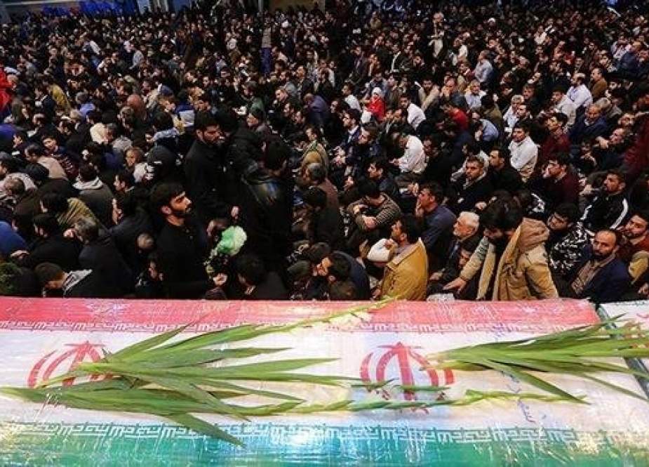 People bid farewell to members of Iran’s Islamic Revolution Guards Corps (IRGC) who were killed in a terrorist attack in Sistan and Baluchestan Province, in Isfahan, Iran, February 16, 2019. (Photo by Tasnim)