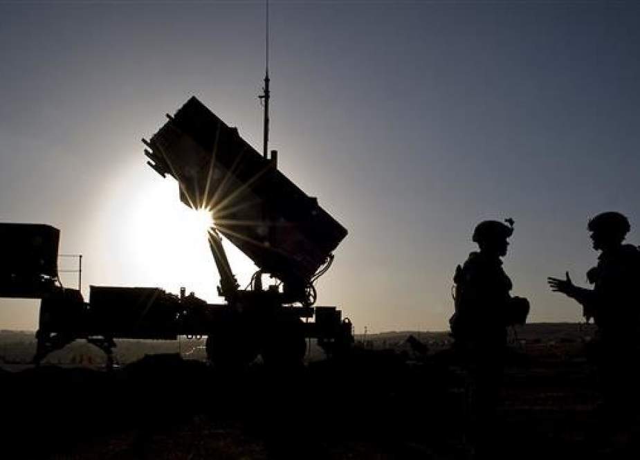 This February 26, 2013 handout photograph courtesy of the US Air Force shows US soldiers with the 3rd Battalion, 2nd Air Defense Artillery Regiment talking after a routine inspection of a Patriot missile battery at a Turkish military base in Gaziantep, Turkey. (Photo by AFP)