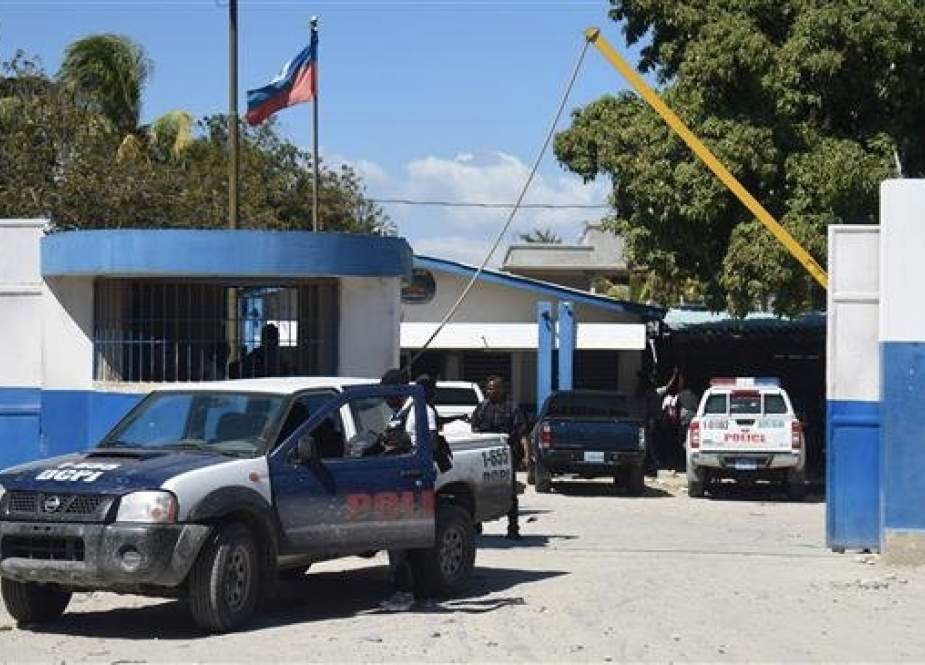 A view of the offices of the “Direction Centrale de la Police Judiciaire,” where a group of heavily-armed foreigners arrested on February 17 are being held, in Port-au-Prince, Haiti, on February 18, 2019 (photo by AFP)