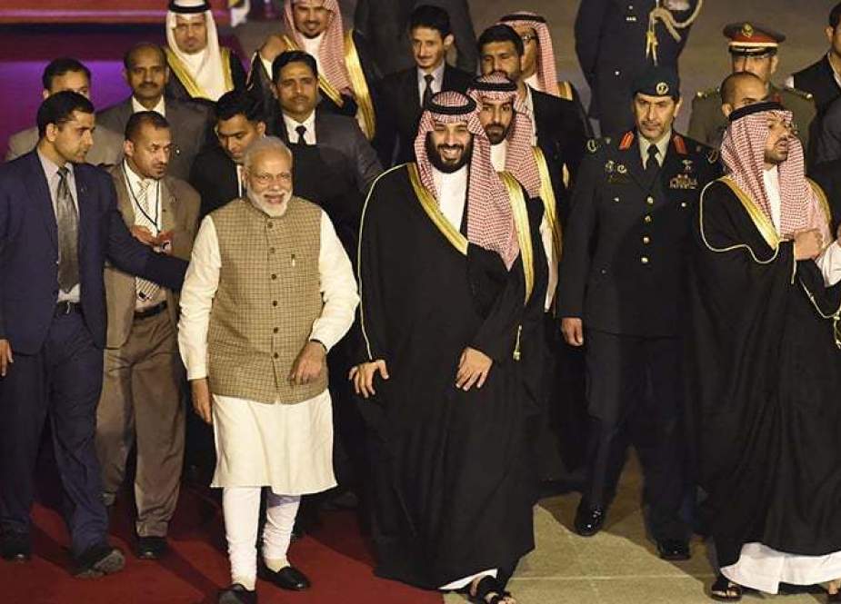 Saudi Crown Prince Mohammed bin Salman (centre R) walks next to Indian Prime Minister Narendra Modi upon arriving at the airport in New Delhi on February 19, 2019. (Photo by AFP)