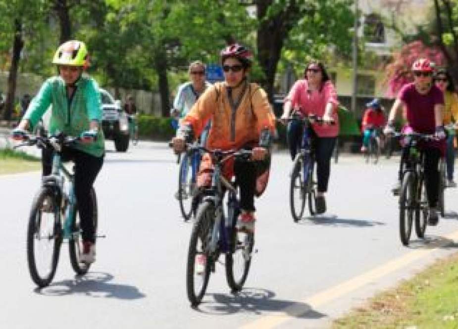 پشاور میں خواتین سائیکل ریس کے منتظمین اجازت لینے عدالت پہنچ گئے