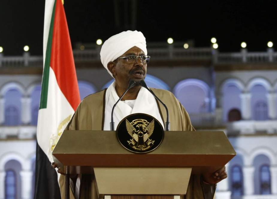 Sudanese President Omar al-Bashir delivers a speech to the nation on February 22, 2019, at the presidential palace in the capital Khartoum. (Photo by AFP)