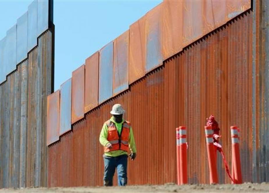 Construction workers build a secondary border wall on February 22, 2019 in Otay Mesa, California. (Photo by AFP)