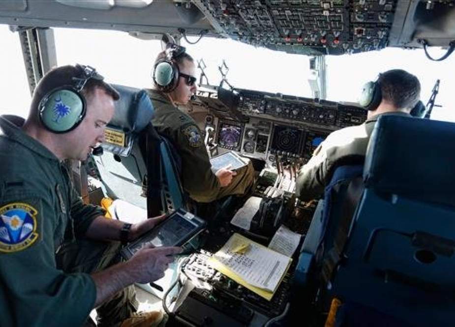 US military personnel man the cockpit in the C-17 cargo plane carrying "humanitarian aid" to Colombia on February 22, 2019. (Photo by AFP)