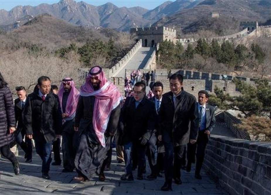 The photo released by the Saudi Royal Court shows Crown Prince Mohammed bin Salman (C) walking with officials during his visit to the Great Wall of China in Beijing on February 21, 2019. (Via Reuters)