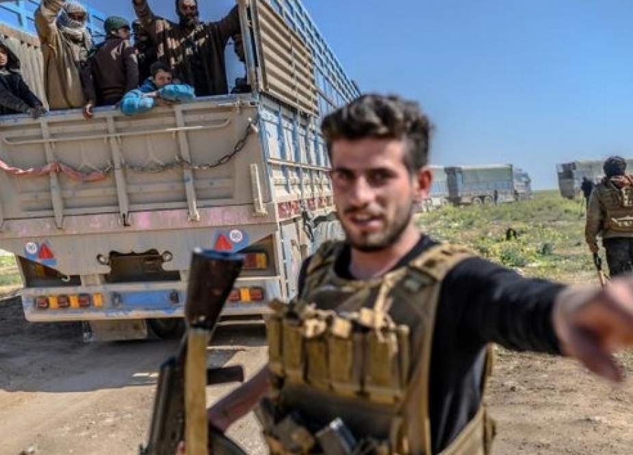 نیروهای دموکراتیک سوریه ۳۰۰ تروریست داعشی را به عراق تحویل دادند