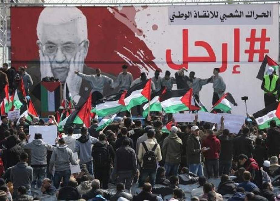 Palestinian demonstrators attend a protest in Gaza City on February 24, 2019, demanding that Palestinian President Mahmoud Abbas step down. (Photo by AFP)