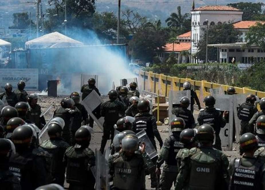 Venezuelan mayor: Dozens killed in border aid clashes near Brazil