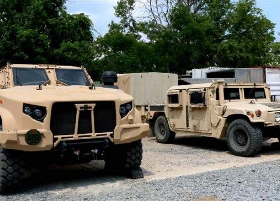 A US military Joint Light Tactical Vehicle (JLTV) (L) next to a Humvee. (File photo)