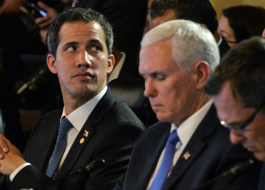 US Vice President Mike Pence (C) and Juan Guaido (L)