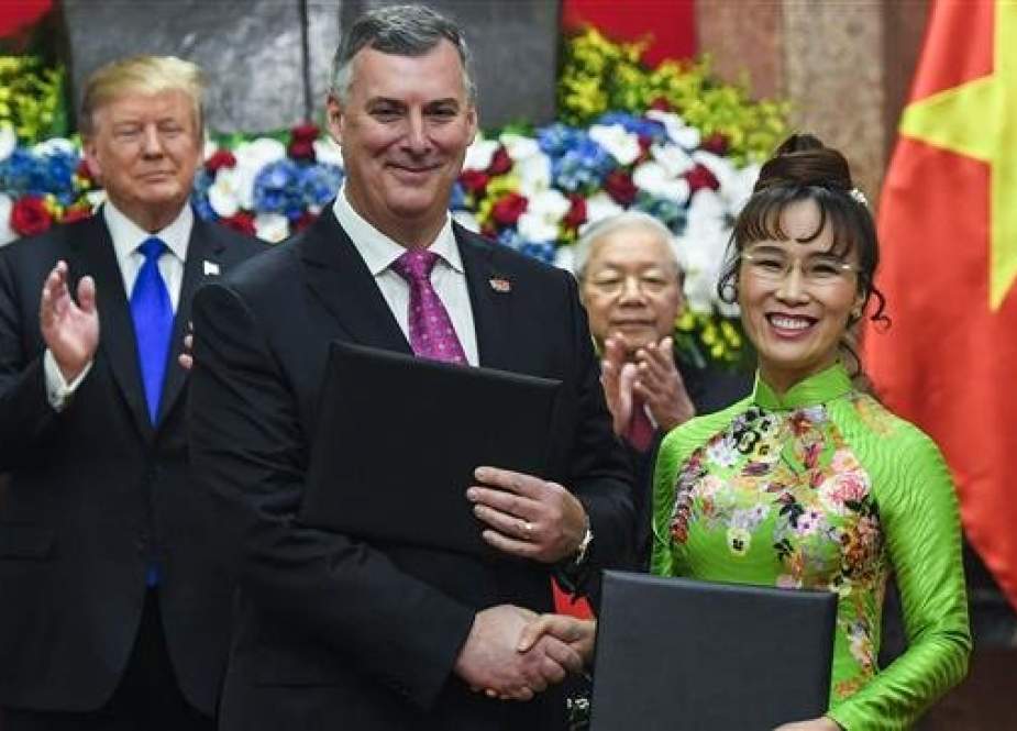 US President Donald Trump (L back) and his Vietnamese counterpart Nguyen Phu Trong (R back) applaud as Boeing Commercial Airplanes CEO Kevin McCallister (L) exchanges documents with VietJet CEO Nguyen Thi Phuong during a ceremony at the Presidential Palace in Hanoi on February 27, 2019.