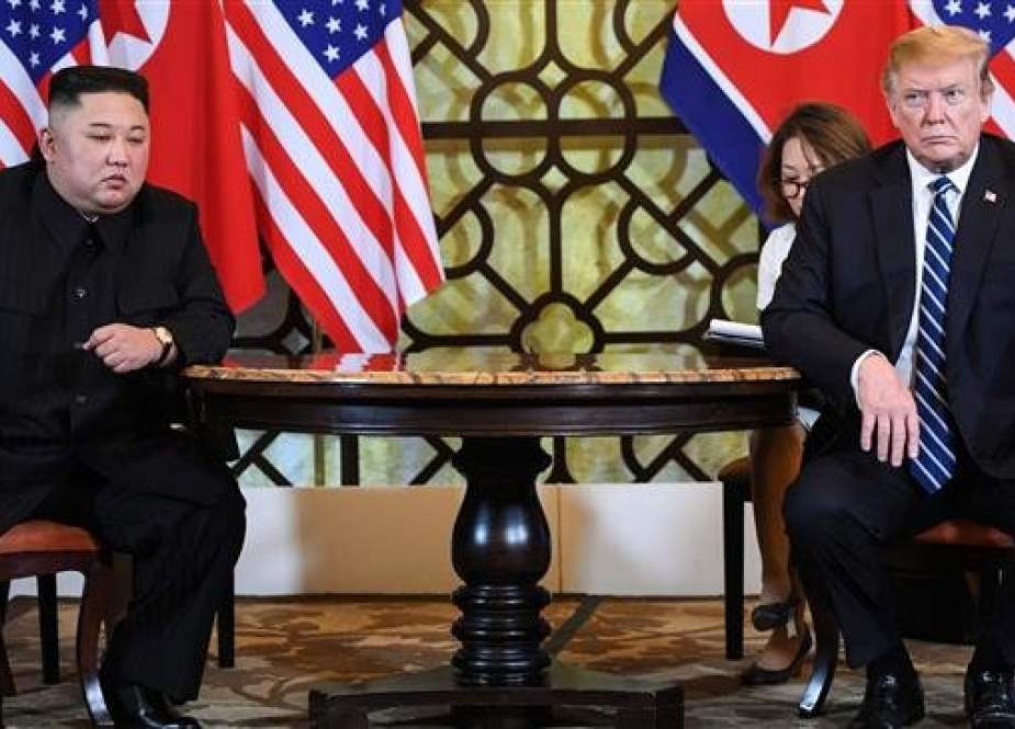 US President Donald Trump (R) and North Korea