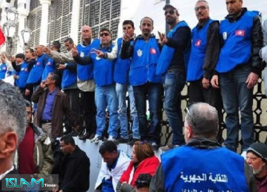 آلاف الأمنيين يتظاهرون أمام قصر الحكومة التونسية