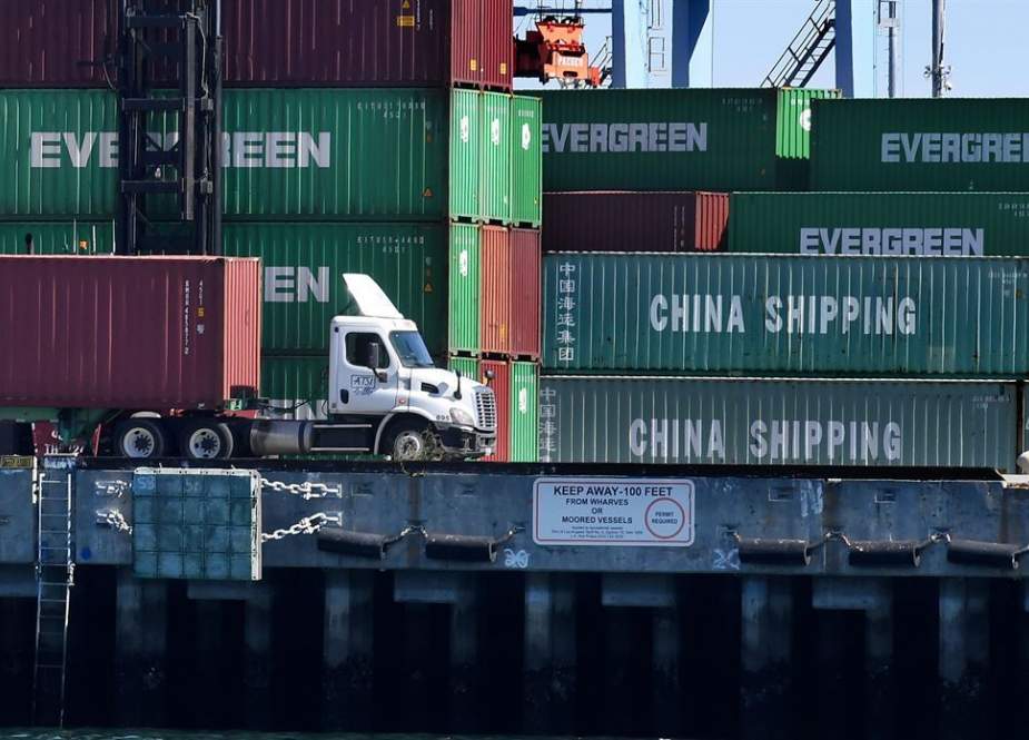 Shipping containers from China and other nations are unloaded at the Long Beach Port in Los Angeles, California on February 16, 2019. (AFP photo)