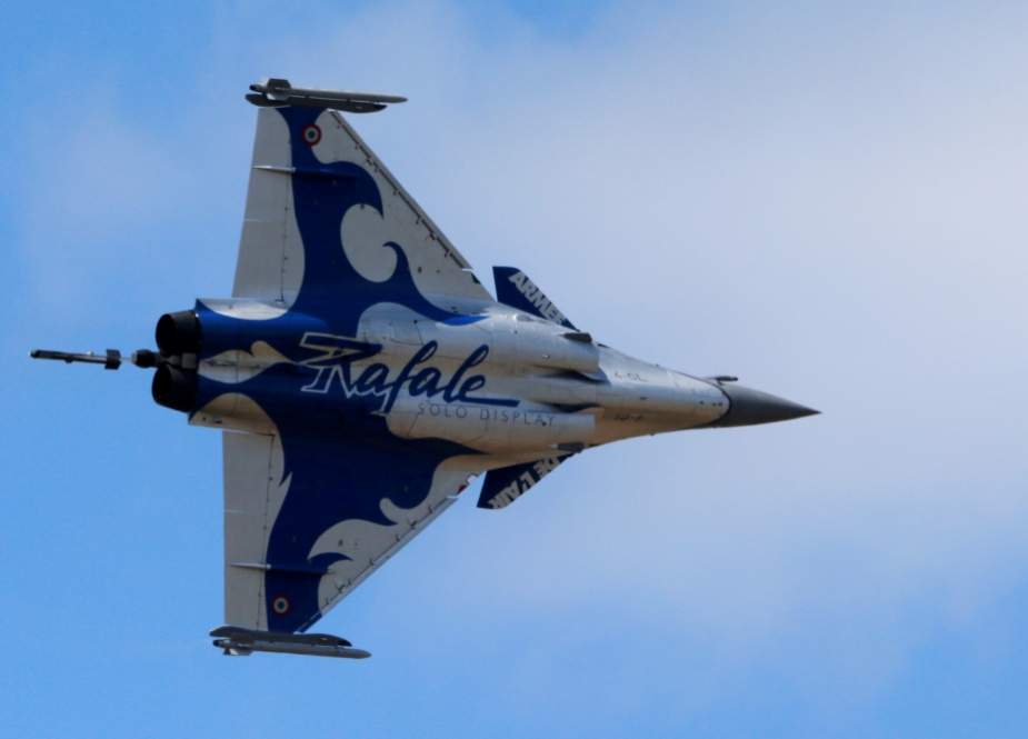 A Dassault Rafale fighter takes part in flying display during the 52nd Paris Air Show at Le Bourget Airport near Paris, June 25, 2017.
