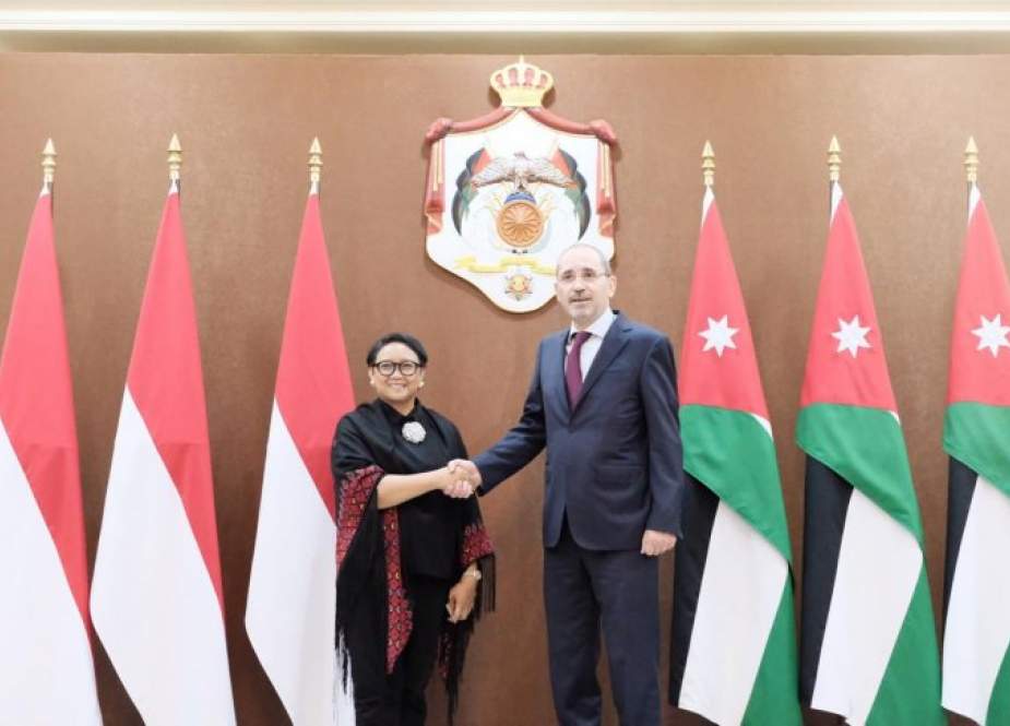 Menteri Luar Negeri RI Retno Marsudi dengan Menteri Luar Negeri Yordania Ayman Safadi di Amman, Yordania.jpg