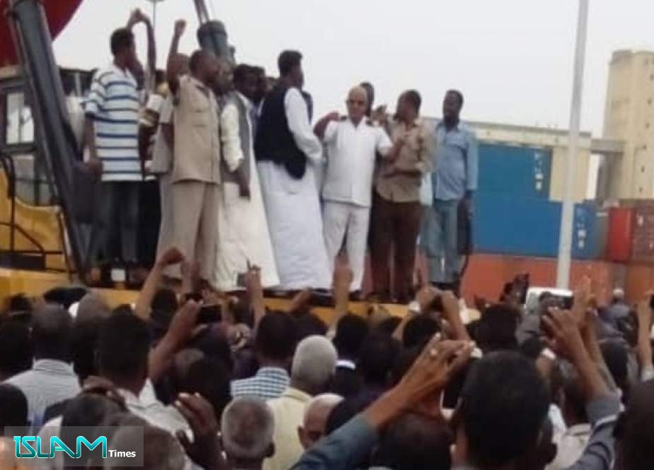 بعد إضراب في أكبر موانئ السودان.. هذا قرار البشير