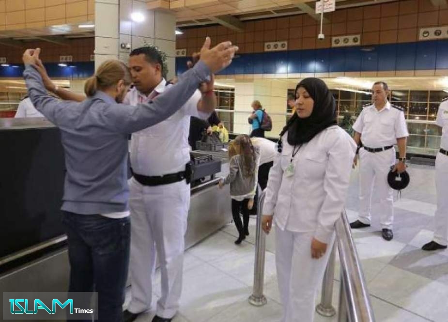 الأمن المصري يضبط طائرة تجسس من إيطالي بمطار القاهرة