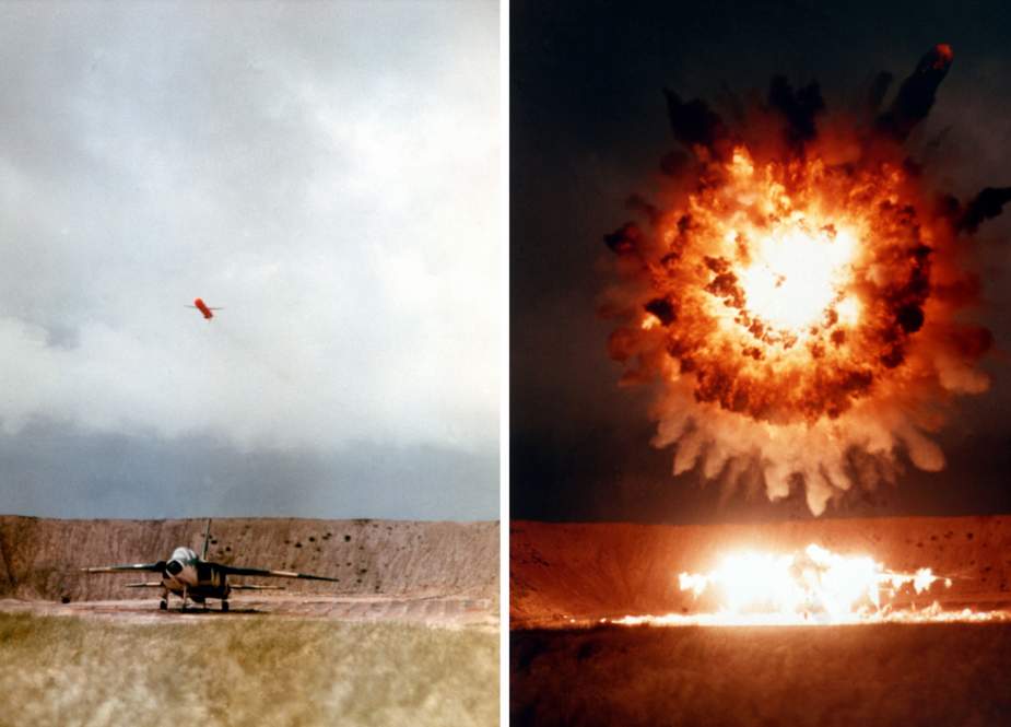 A US Navy submarine-launched UGM-109 Tomahawk cruise missile hits a North American RA-5C Vigilante target aircraft on San Clemente Island, California, after a flight of circa 650 km. (US military file photo)