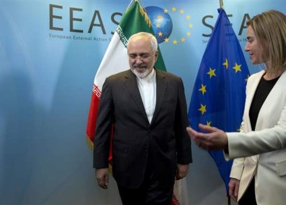 European Union High Representative Federica Mogherini (R), greets Iranian Foreign Minister Mohammad Javad Zarif prior to a meeting in Brussels on Monday, March 16, 2015. (Photo by AP)