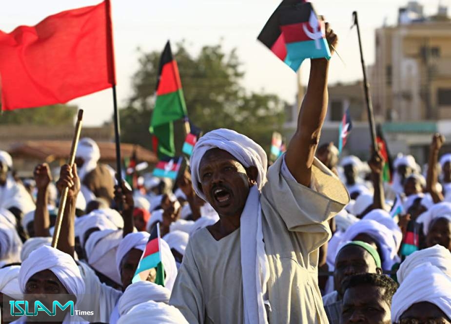 قانون الطوارئ في السودان؛ إما في الأمير أو في البعير