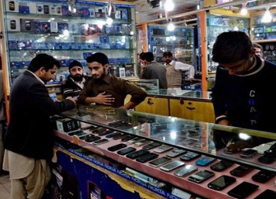 پی ٹی آئی حکومت نے درآمدی موبائل فونز مزید مہنگے کر دیئے