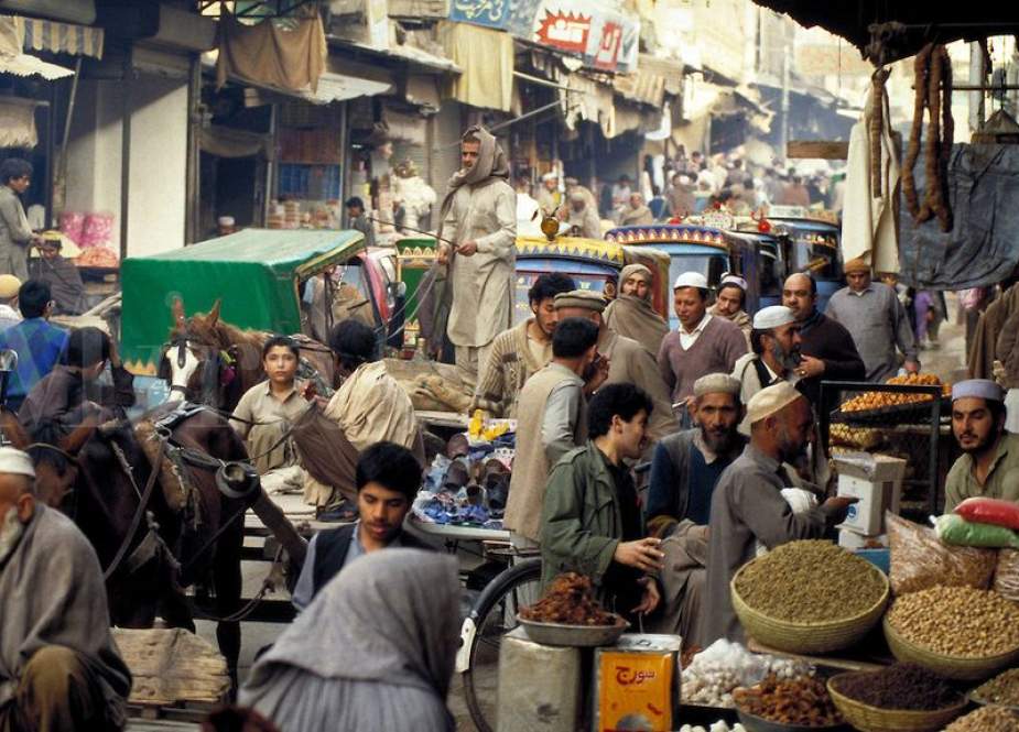 پشاور کے مختلف بازاروں میں سادہ لباس میں ملبوس پولیس اہلکار تعینات