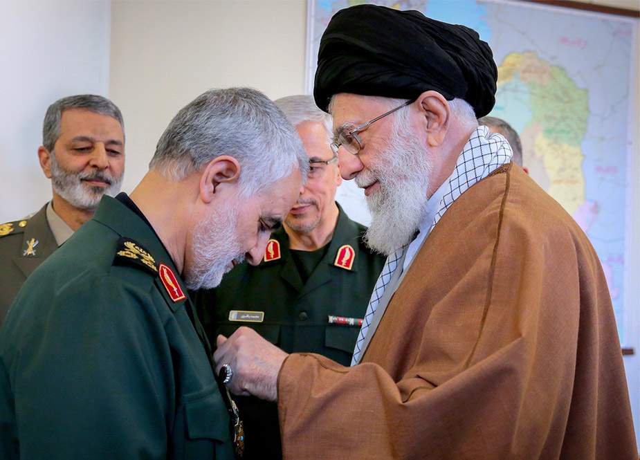 رہبر انقلاب اسلامی نے جنرل قاسم سلیمانی کو ایران کا اعلیٰ ترین فوجی اعزاز "نشان ذوالفقار" عطا کر دیا