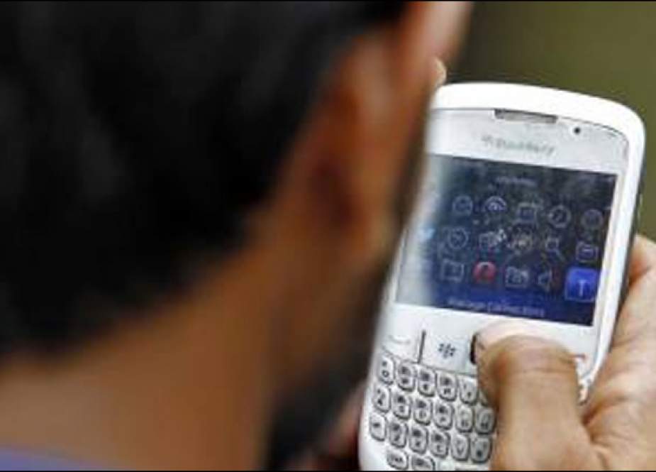 پشاور کے سرکاری اسکولز میں موبائل فونز استعمال کرنے پر پابندی