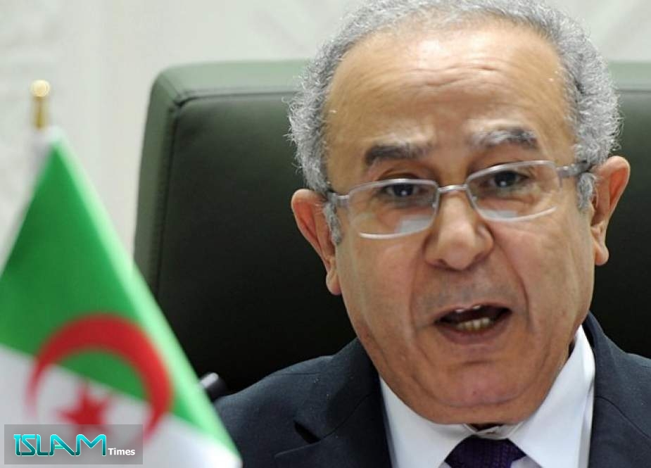وزير خارجية الجزائر: الدولة قصرت كثيرا في حق الشباب