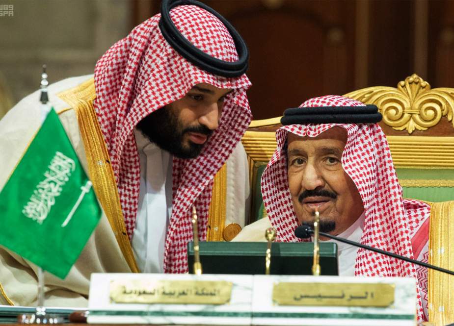 The handout picture provided by the Saudi Press Agency (SPA) on January 28, 2019 shows Crown Prince Mohammed bin Salman (R) speaking to his father King Salman bin Abdulaziz Al Sauda during a ceremony at a hotel in Riyadh.