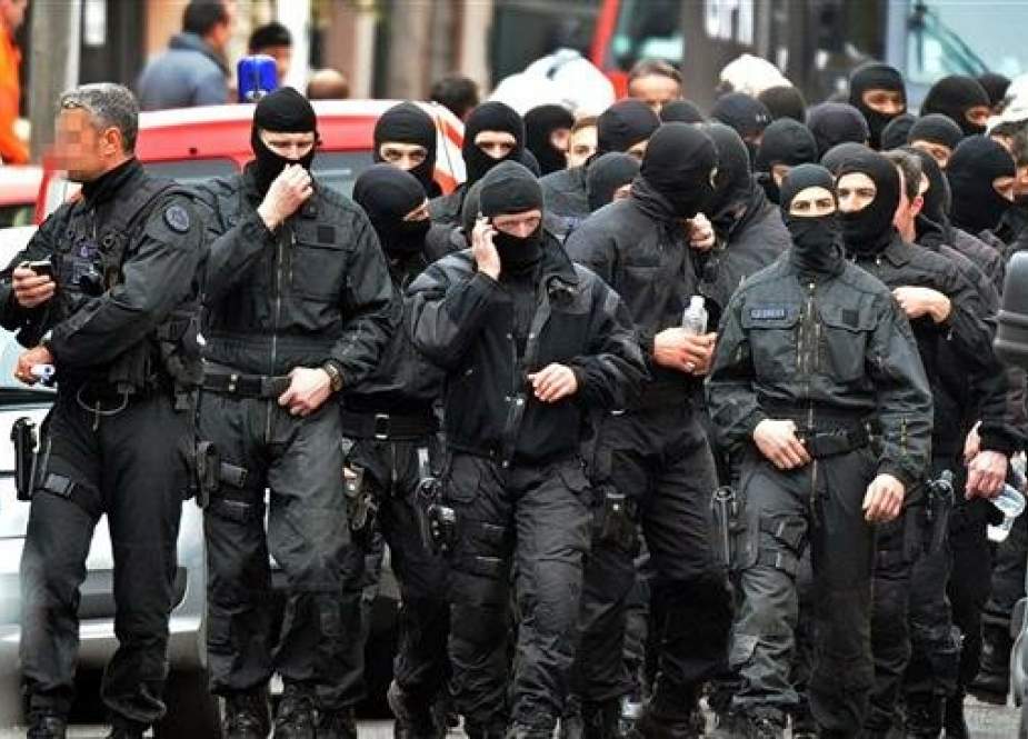 French members of the RAID special police forces unit in Toulouse, southwestern France.jpg