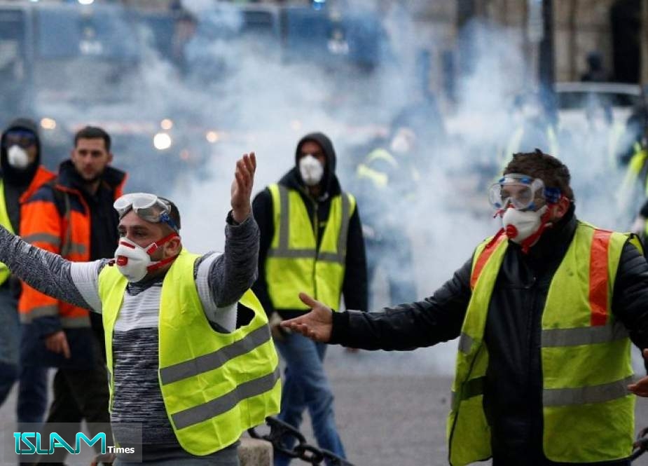 الجيش الفرنسي ينضم إلى الشرطة لفض الاحتجاجات