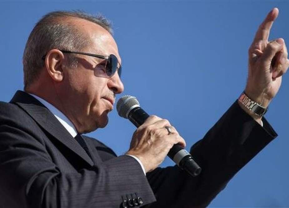 Turkish President Tayyip Erdogan addresses supporters on stage during a campaign rally of the Justice and Development Party (AKP) in Istanbul on March 24, 2019, ahead of the March 31 local elections. (Photo by AFP)