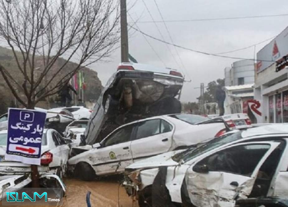 ارتفاع حصيلة ضحايا السيول في شيراز الى 17 قتيلاً