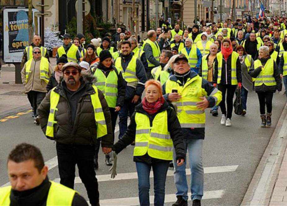 نخست‌وزیر فرانسه: سرکوب جلیقه‌ زردها باید شدیدتر باشد