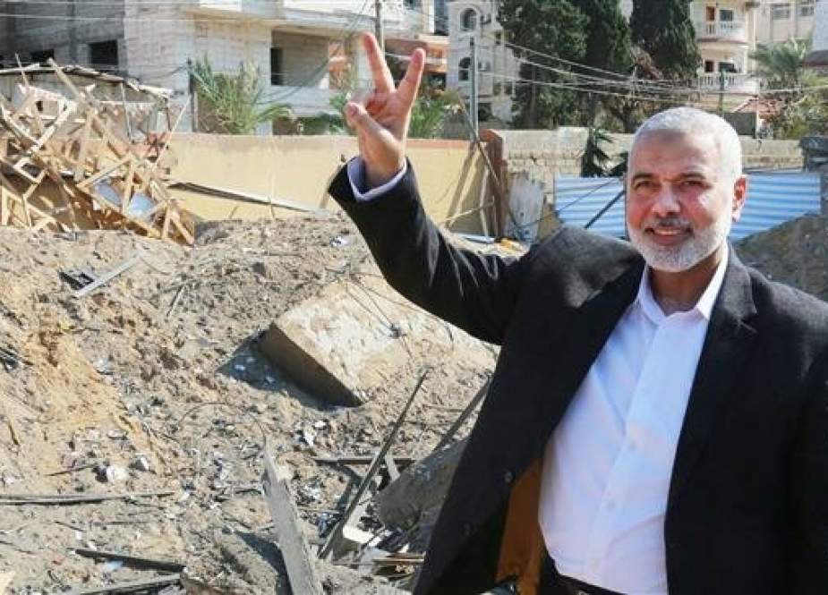Hamas leader Ismail Haniyeh gestures a victory sign as he visits his office that was targeted in an Israeli airstrike in Gaza City on March 27, 2019. (Photo by Reuters)