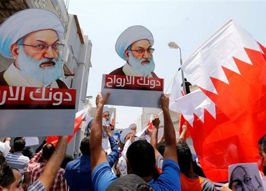 Bahraini flags and placards with images of Bahrain