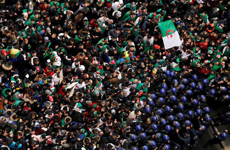 Police officers attempt to disperse demonstrators trying to force their way to the presidential palace during a protest calling on President Abdelaziz Bouteflika to quit, in Algiers, March 22