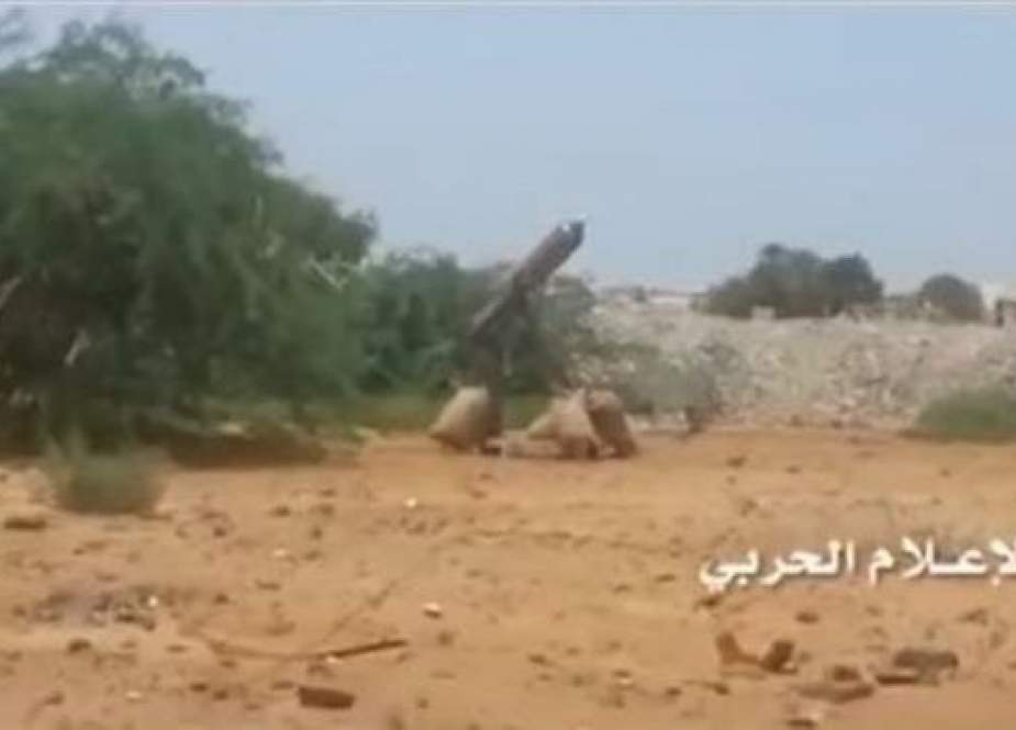 Yemeni forces prepare to launch a domestically-manufactured Zelzal-1 (Earthquake-1) ballistic missile.jpg