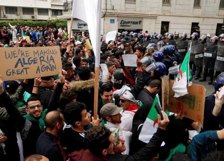 Algerian security forces cordon off a protest area during an anti-regime demonstration in the capital Algiers on April 10, 2019.