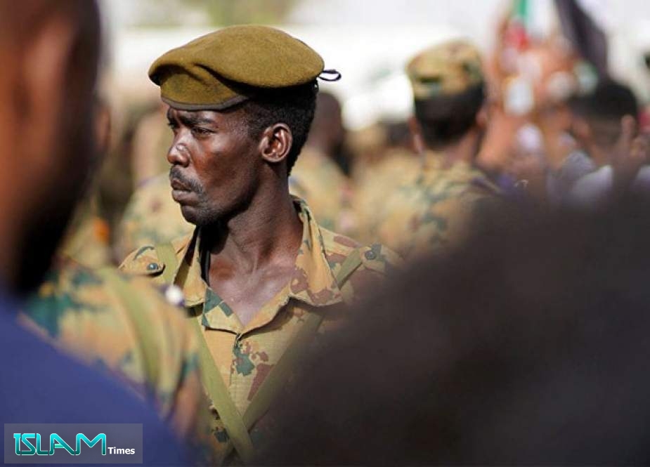 أول قرار من المجلس العسكري الانتقالي في السودان