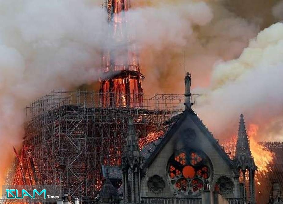 مصر تعبر عن حزنها لما لحق بكاتدرائية نوتردام في باريس