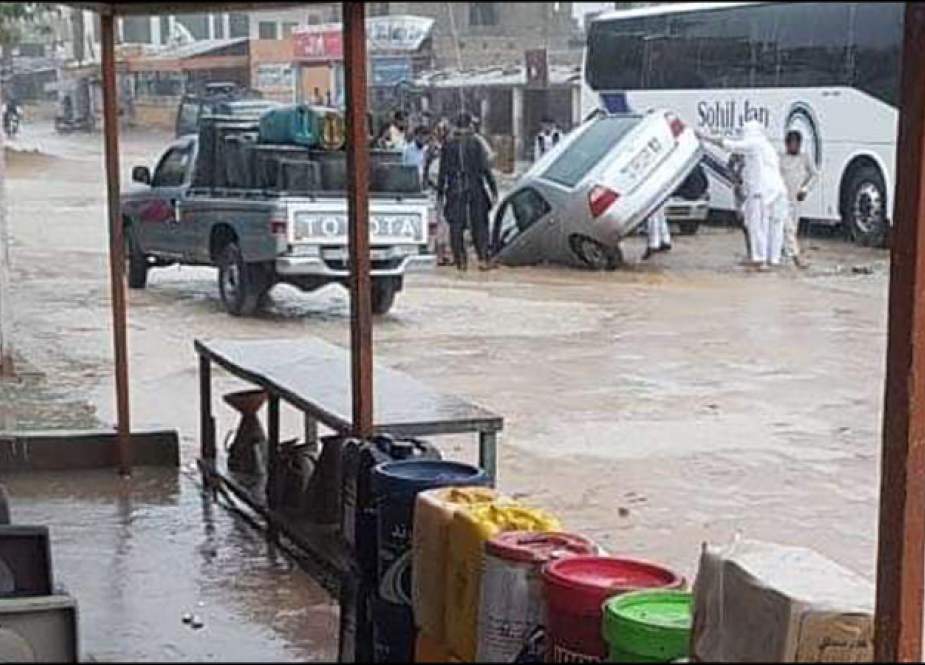 بلوچستان میں موسلادھار بارشیں، زیارت میں غیر متوقع برفباری