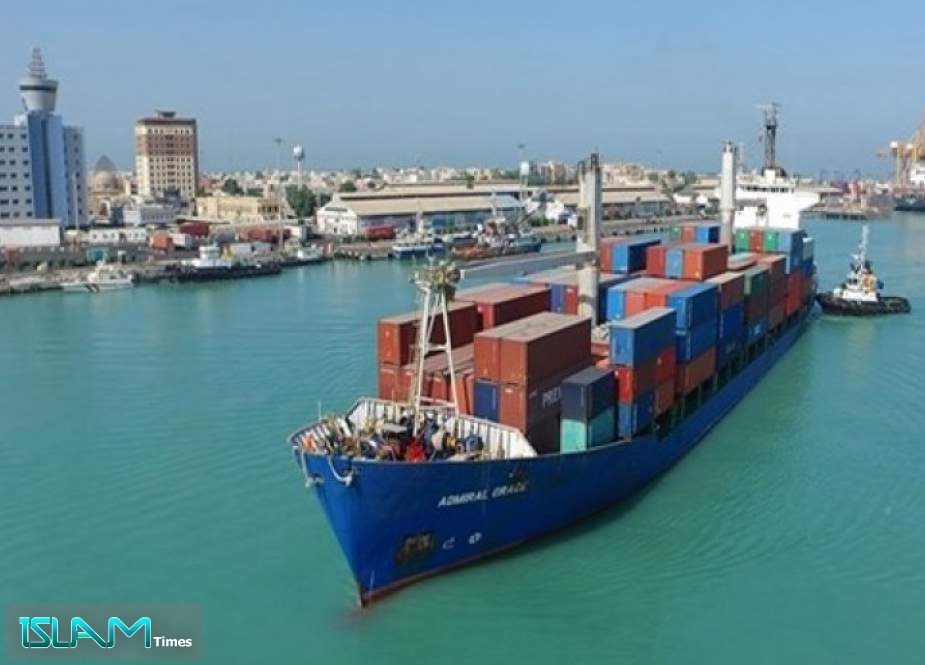 ايران تدشن خطاً بحرياً جديداً مع عمان