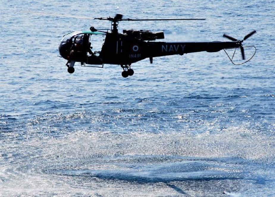 بھارتی بحریہ کا جنگی ہیلی کاپٹر سمندر میں گر کر تباہ