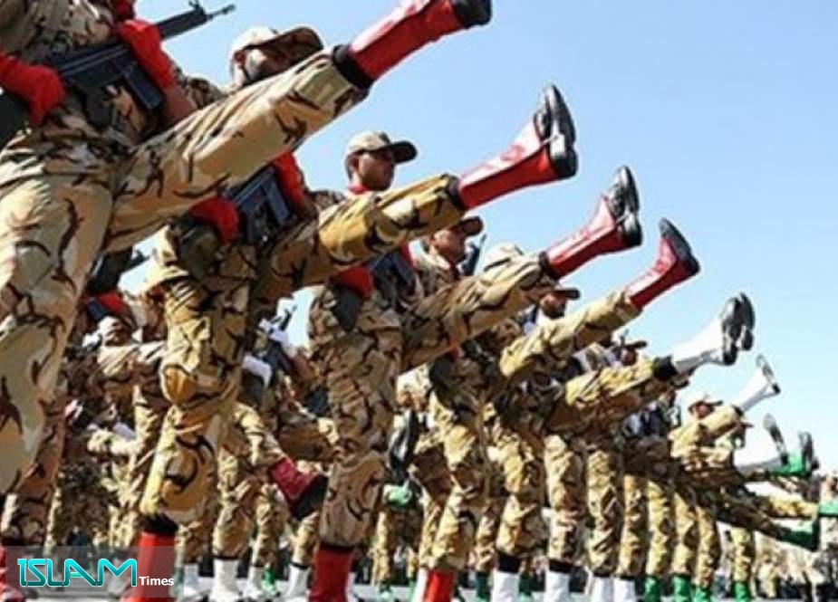 ايران: بدء الاستعراض العسكري للجيش في مختلف انحاء البلاد