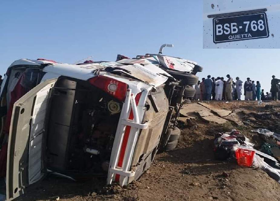 بدین میں مسافر کوچ الٹنے سے 8 افراد جاں بحق